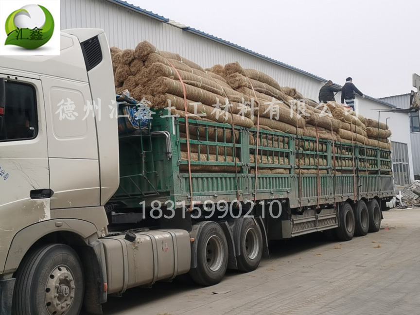 吉林的刘经理订购了26000平方米生态草毯装车完毕